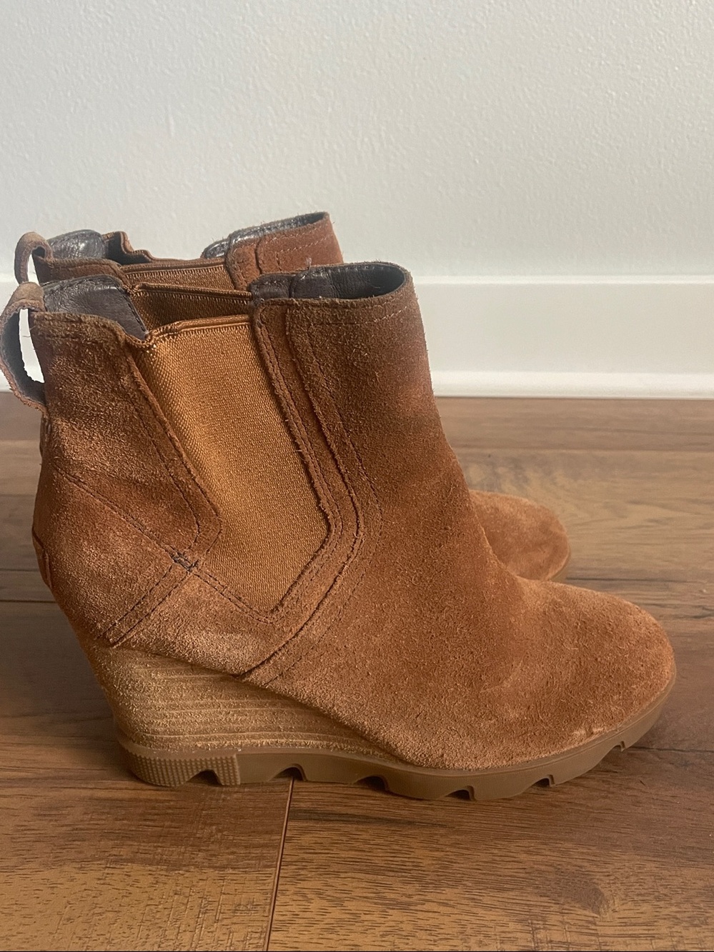 Sorel Tan Suede Wedge Boots Size 8.5